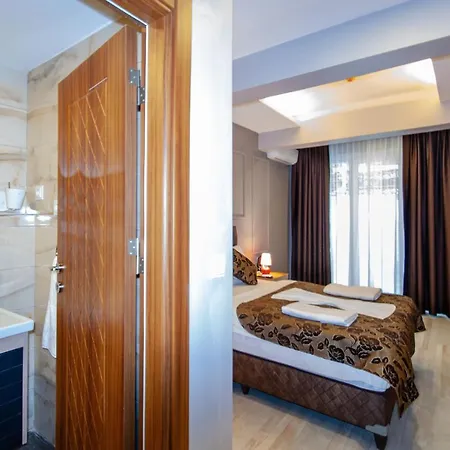 Naz Old Bazaar Hotel 3*