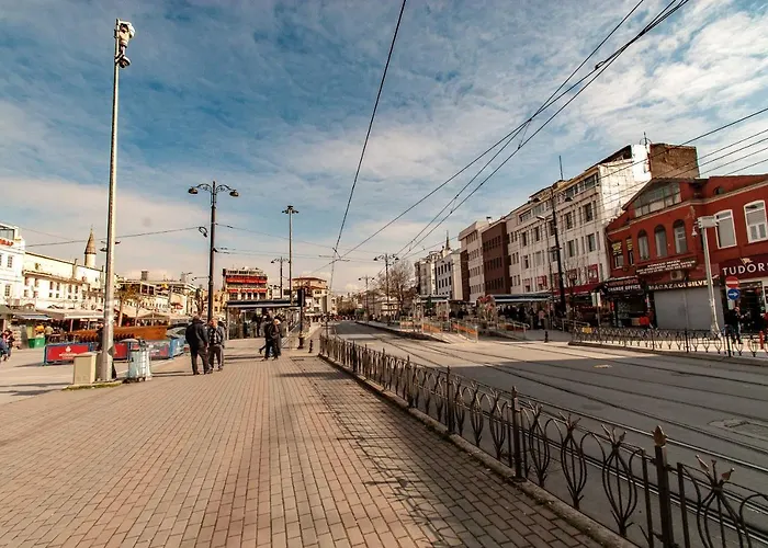 Hotel Naz Old Bazaar 3*